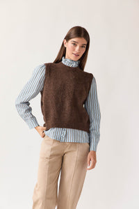 Chaleco punto básico marrón