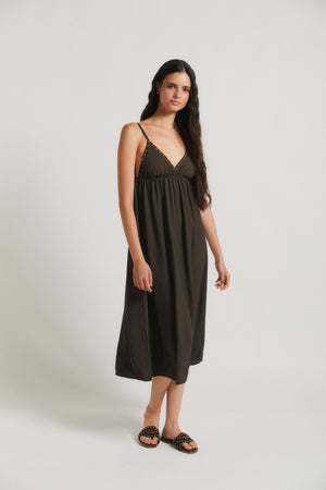 Vestido alças tachas castanho