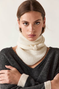 Pañuelo pico lana crudo