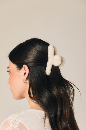 Pinça de cabelo natural com efeito macio