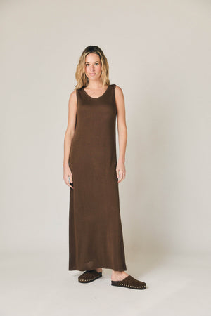 Vestido em malha castanho, corte reto