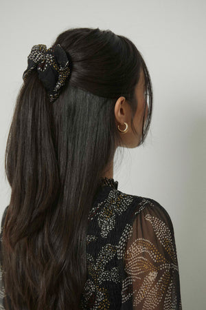 Colete de cabelo floral preto em chiffon