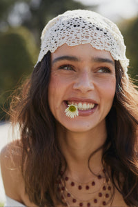 Lenço crochet em tom natural