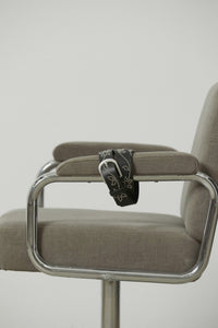 Cinturón tachas flores negro