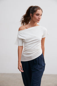 Camiseta asimétrica blanca