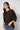 Camiseta cuello raso nudo marrón