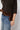 Camiseta cuello raso nudo marrón