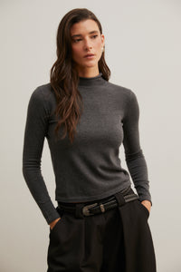 Jersey básico cuello alto gris