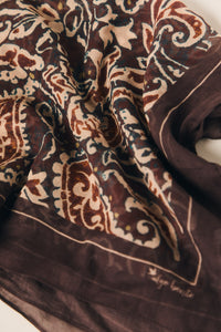 Pañuelo pequeño estampado paisley marrón