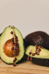 Brincos compridos com contas granate