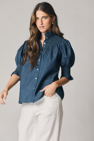 Camisa chambray azul marinho gola volante