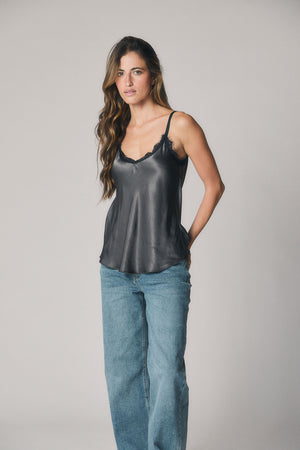 Top lencero com renda de contraste cinza antracite
