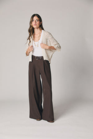 Pantalón ancho de pinzas marrón