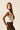 Top beige con volantes en las mangas