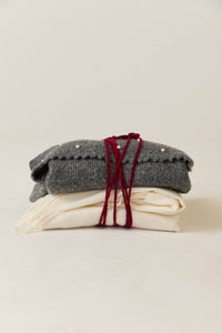 Jersey cuello barco perlas gris