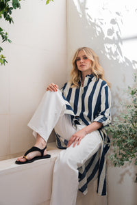 Vestido camisero largo de rayas azul marino