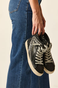 Zapatilla bota tachas negro