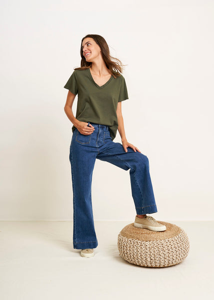 Cargar imagen en el visor de la galería, Camiseta básica cuello pico verde kaki
