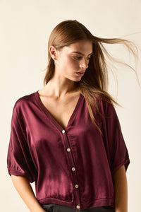 Top raso botones burdeos