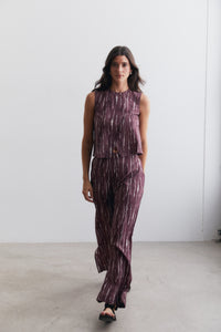 Pantalón con goma estampado granate