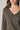 Jersey básico cuello pico topo