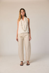 Pantalón barrel con cinturón beige