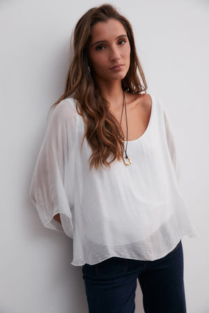 Blusa seda branca manga 3/4 ampla