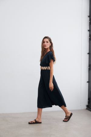 Vestido cruzado fluido azul-marinho