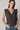 Blusa de lino con frunce central marrón