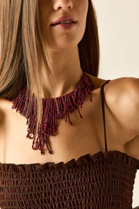 Collar de cuentas burdeos con flecos