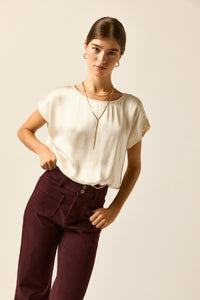 Camiseta satinada lazo crema