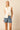 Blusa sin mangas blanca con cuello mao y botones
