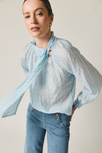 Blusa fina rayas lazo celeste