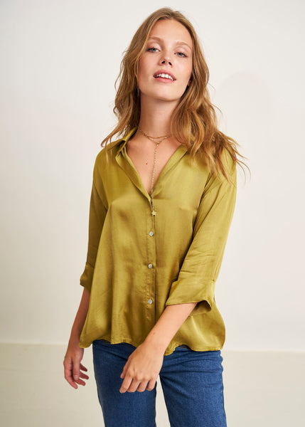 Cargar imagen en el visor de la galería, Blusa raso botones verde oliva

