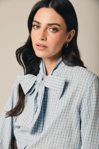 Camisa aos quadrados com laço celeste