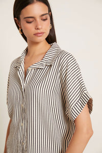 Camisa seersucker riscas corte amplo