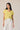 Camiseta básica cuello pico amarillo