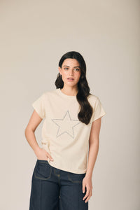 Camiseta estrella con tachas crudo