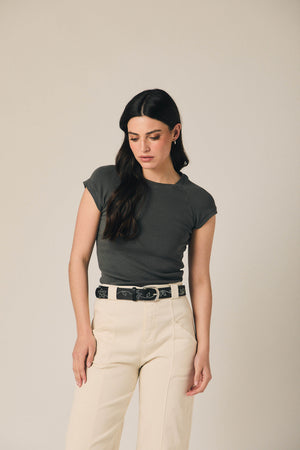 Camiseta ajustada manga ranglan gris