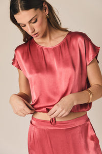 Camiseta raso con cordón fresa