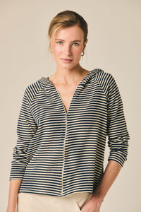 Chaqueta de rayas azul marino con capucha