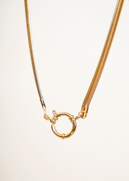 Cargar imagen en el visor de la galería, Collar cadena &quot;snake&quot; dorado
