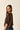 Chaqueta botones raso marrón