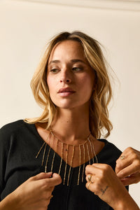 Collar dorado tiras