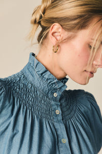 Camisa chambray con frunce y manga corta azul