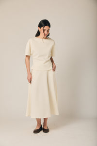 Saia midi evasé em neopreno creme