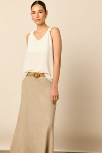Falda midi con cinturón de rafia beige