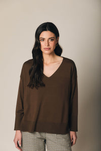 Camisola castanha decote em V básica