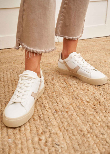 Cargar imagen en el visor de la galería, Zapatilla baja blanca beige

