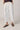 Pantalón cropped con cinturón blanco